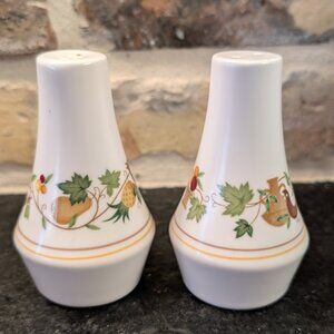 Noritake Japan Homecoming Salt & Pepper Shaker Set
